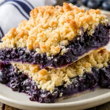 Delicious homemade blueberry crisp dessert with a crunchy topping