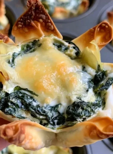 Baked spinach and artichoke wonton cups filled with creamy mixture
