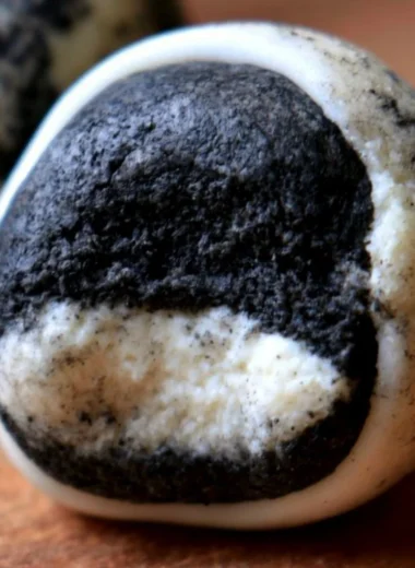 Delicious Keto Oreo Balls, a low-carb dessert perfect for keto dieters.