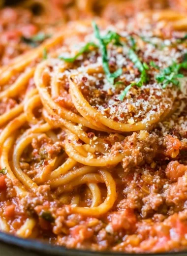 Delicious one pot spaghetti dish ready to be served.