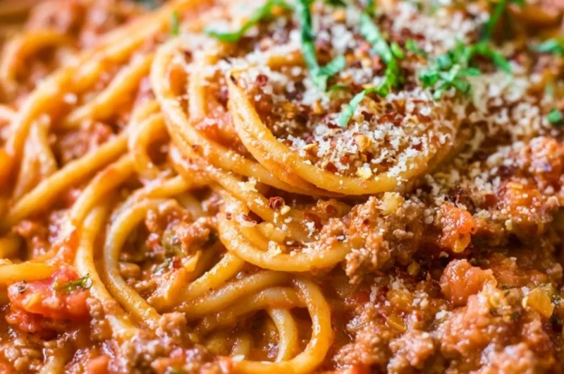 Delicious one pot spaghetti dish ready to be served.